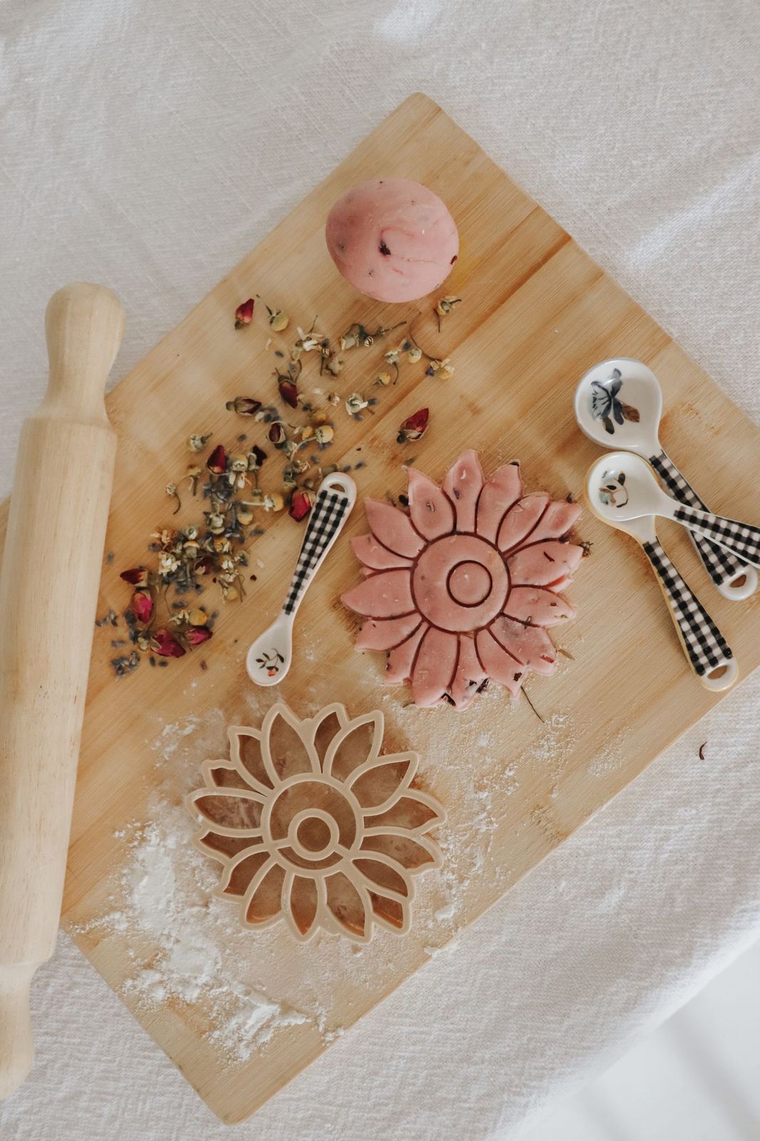 Kinfolk Pantry - Sunflower Eco Cutter