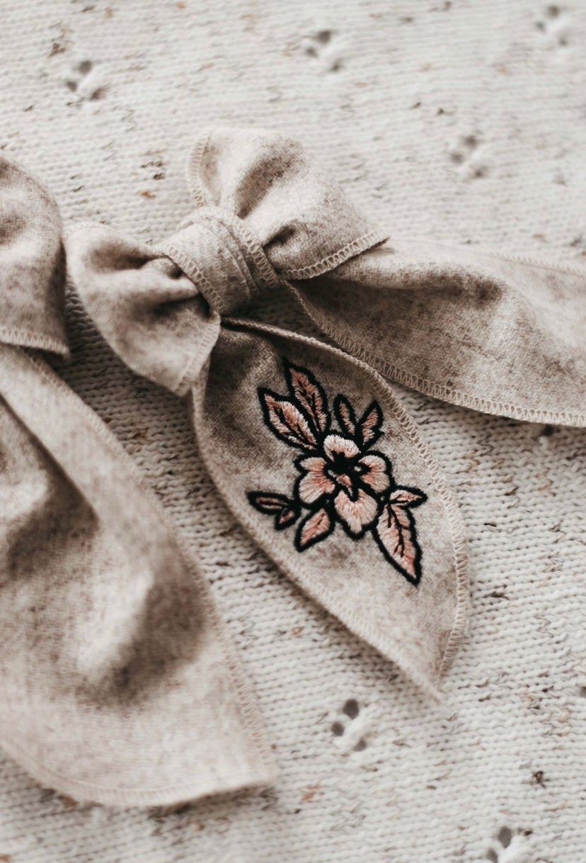 Bencer & Hazelnut Embroidered Oatmeal Bow - PREORDER