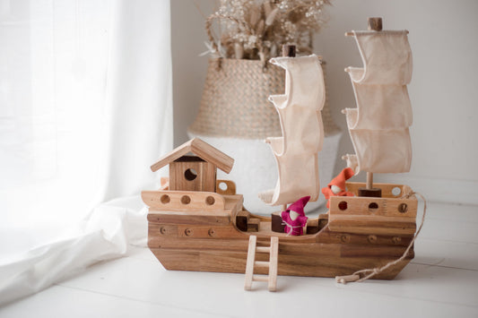 Qtoys - Wooden Pirate Ship