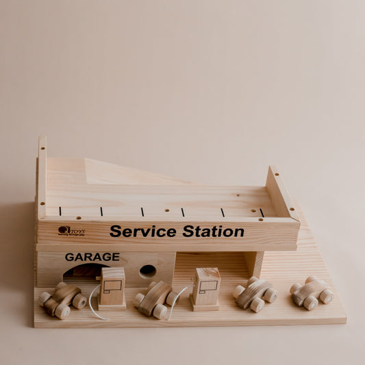 Qtoys - Solid Wooden Service Station