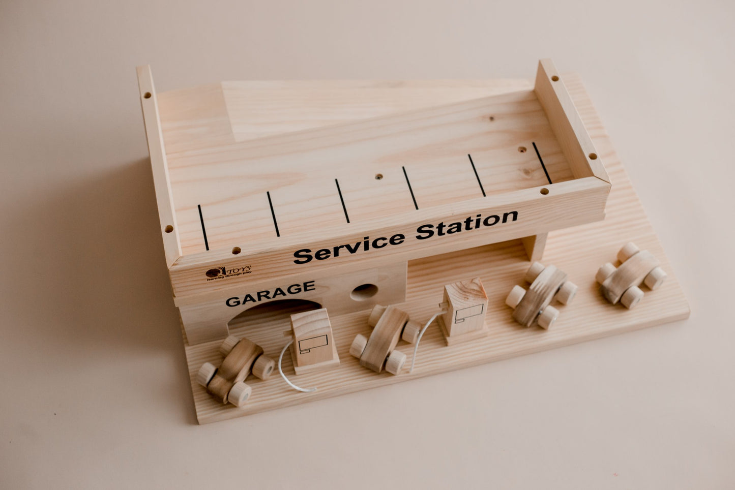 Qtoys - Solid Wooden Service Station